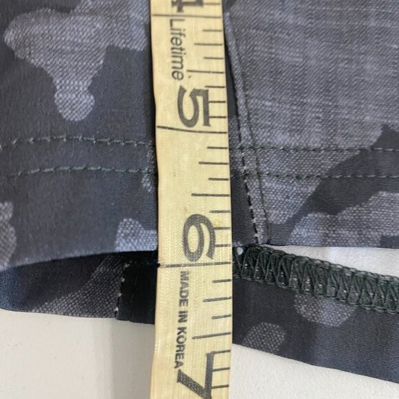 HUK Performance Pursuit Running Lakes Gray Camo Fishing 6" Shorts Men's Size XXL - Picture 9 of 12